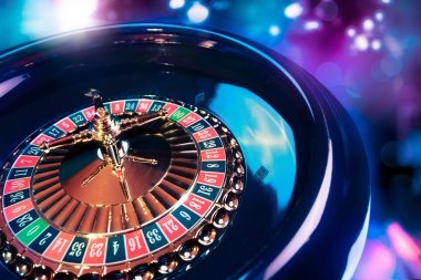 gn77 app on smartphone showing live dealer table